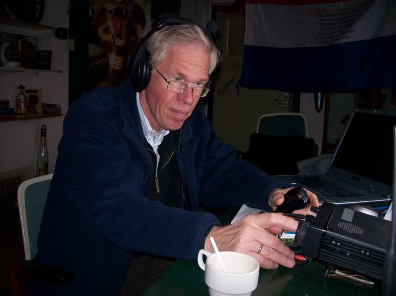 Hans PA0WYS bezig met zoeken naar de 160m stations.